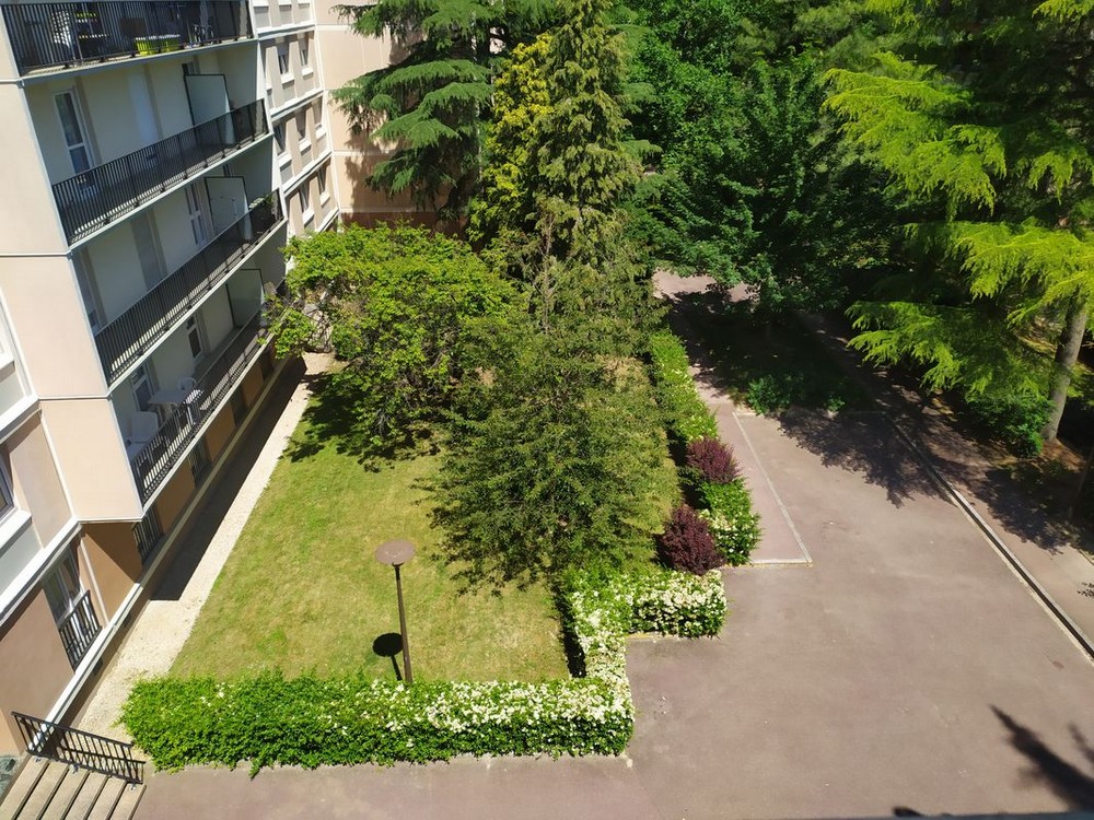 Extérieur de l'immeuble de la Résidence Mozart, Vélizy