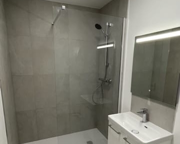 Salle de bain de la colocation de la Résidence Mozart, Vélizy